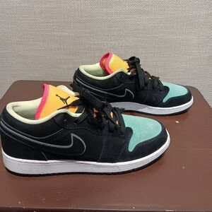 Jordan lows, size- 6.5Y, Black, Teal, Yellow, Great condition